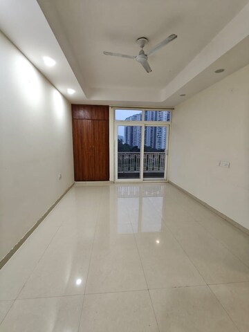 Room in 3 BHK Builder Floor at Sector 107 – for Rent