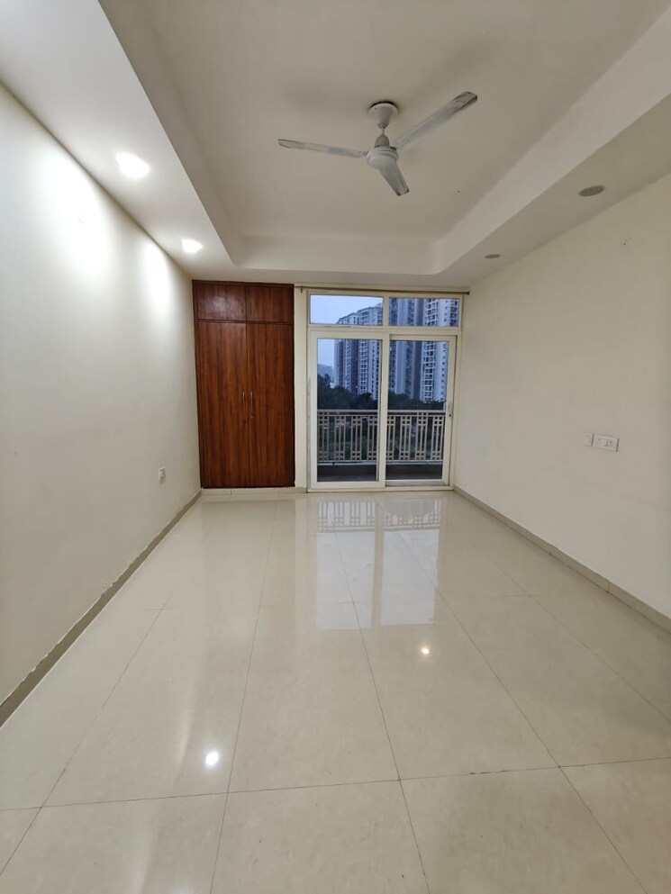 Room, sector 107 3 Bedroom 1400 Sq.Ft. Builder Floor In Sector 107 Noida 9036254