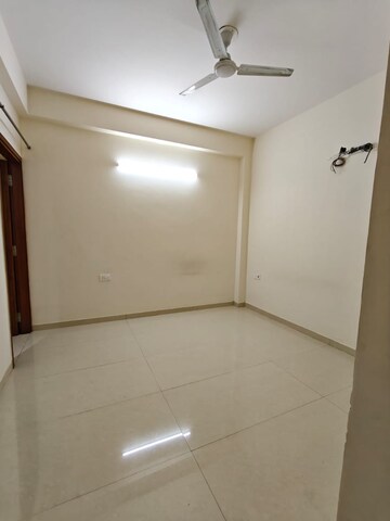 Room in 3 BHK Builder Floor at Sector 107 – for Rent