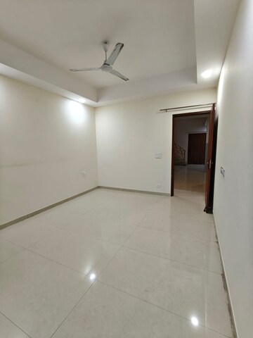 Room in 3 BHK Builder Floor at Sector 107 – for Rent