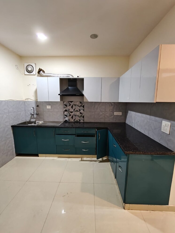 Kitchen, sector 107 3 Bedroom 1400 Sq.Ft. Builder Floor In Sector 107 Noida 9036254