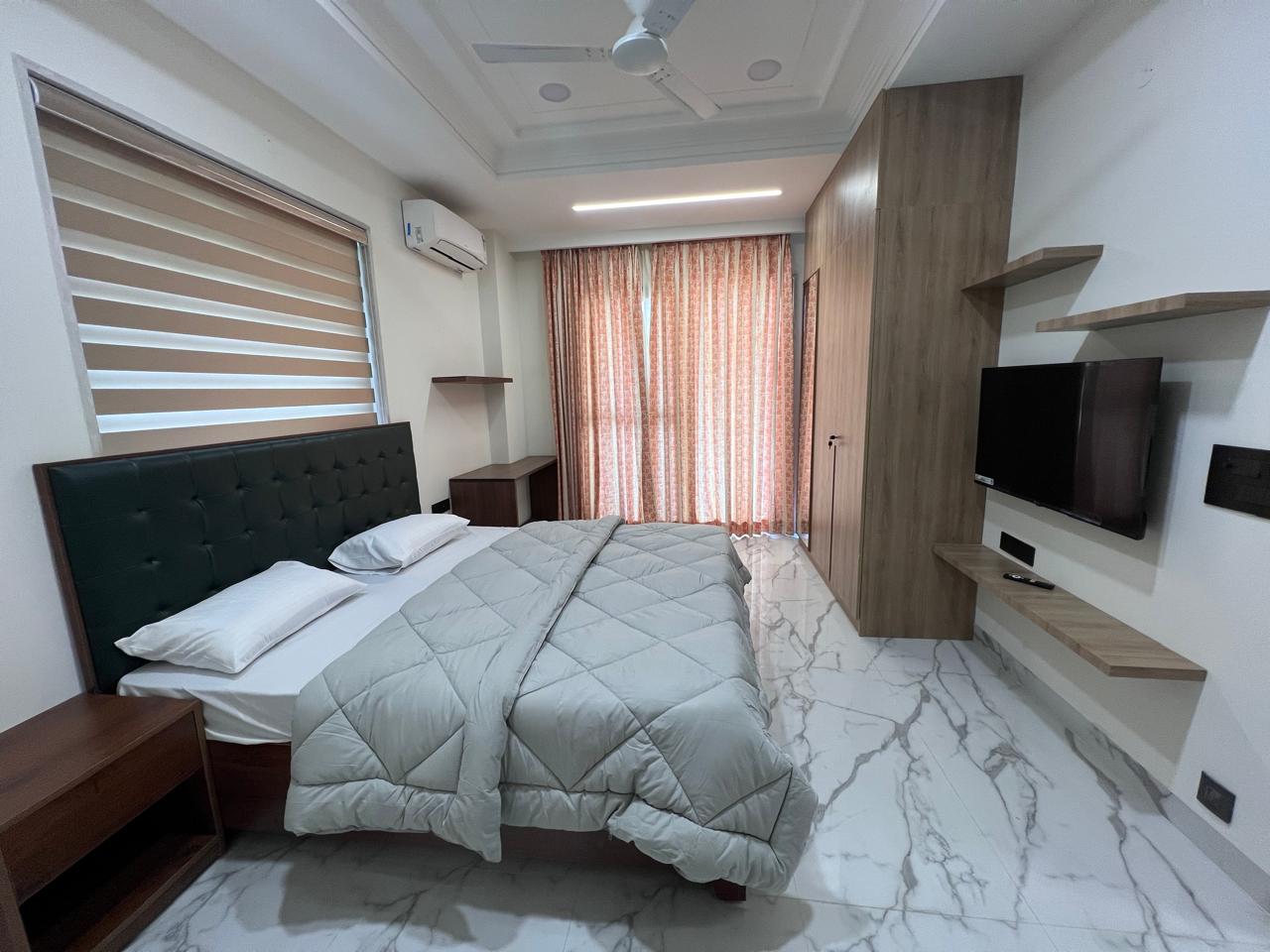 1 BHK Apartment For Rent in DLF City Phase V