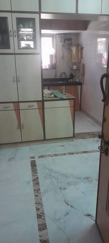 Room in 1 BHK Apartment at Tardeo Court CHS, Tardeo – for Rent