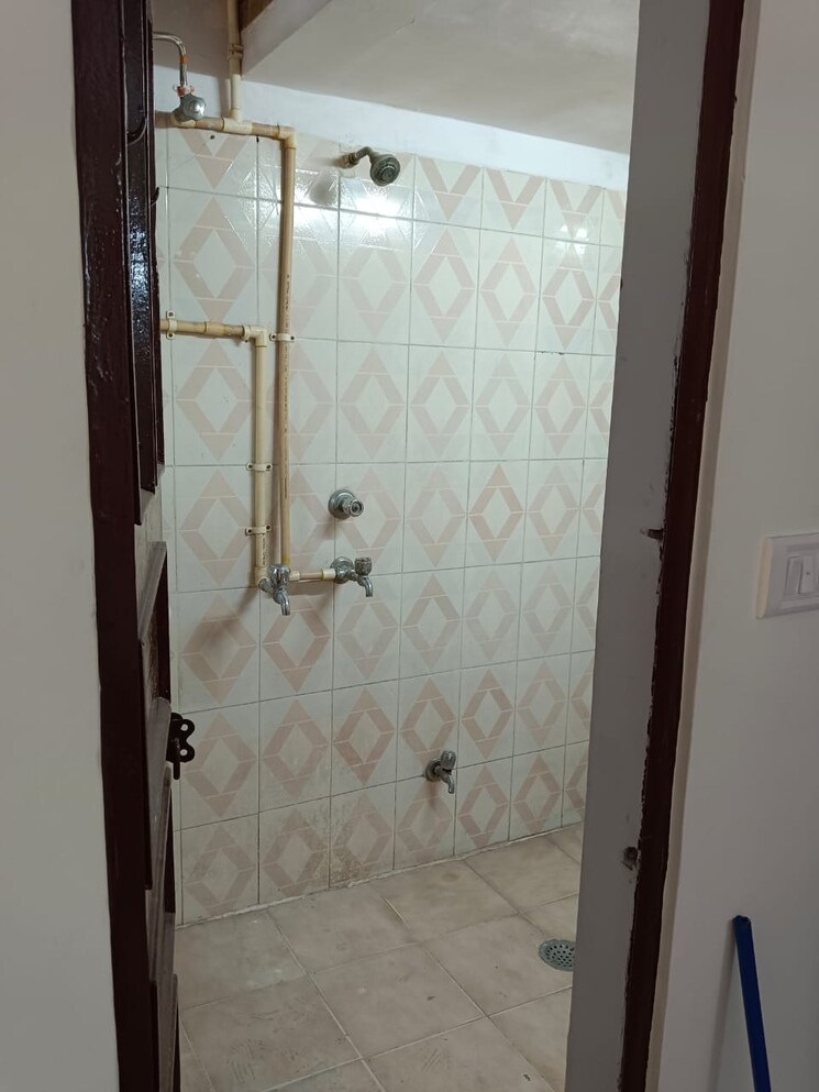 Bathroom, lajpat nagar 4 Studio 411 Sq.Ft. Builder Floor In Lajpat Nagar 4 Delhi 9036329