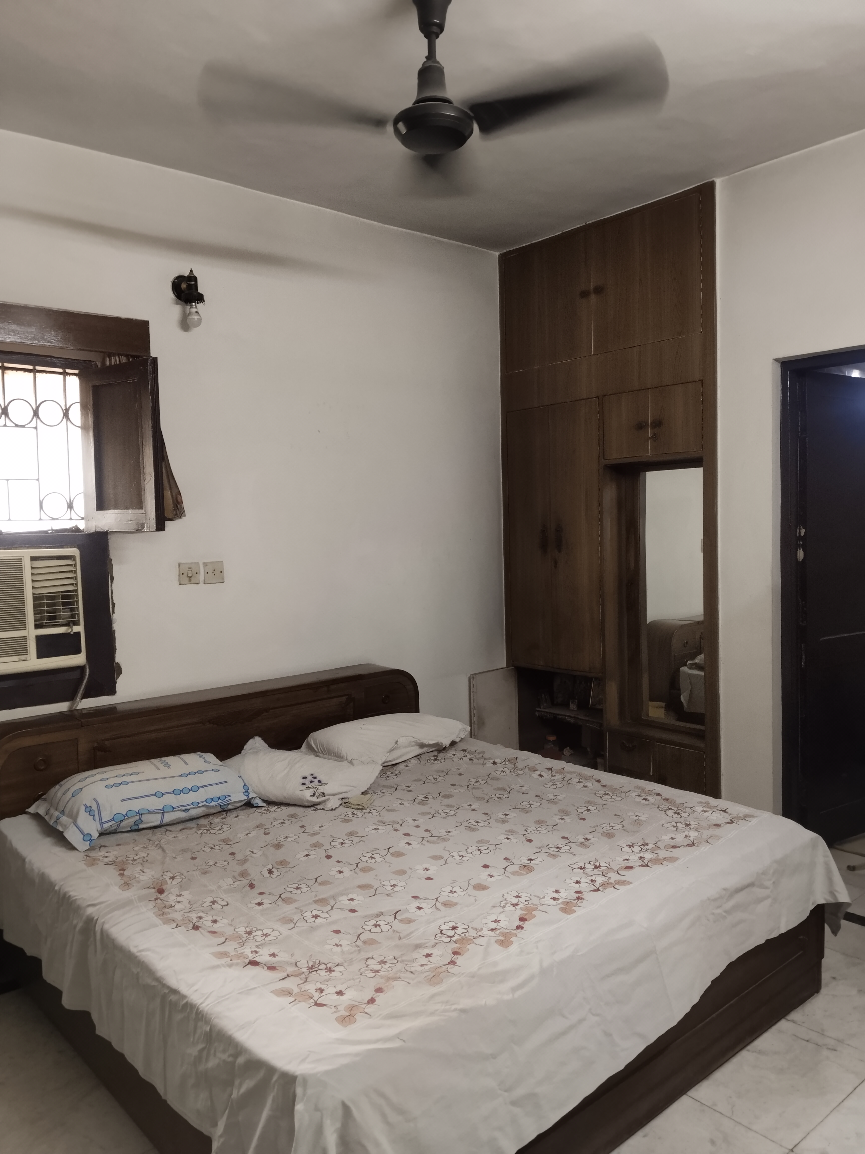 1 Rk+ Pooja Room Apartment For Rent in Sarita Vihar Pocket-C RWA