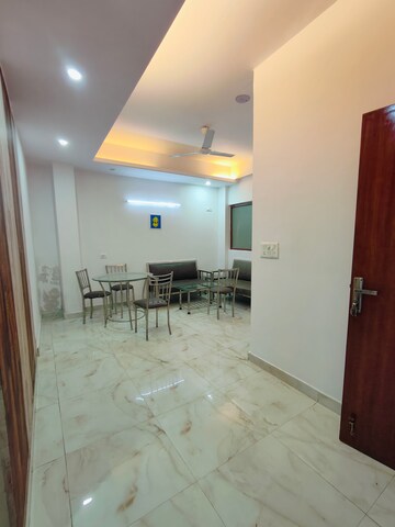 Room in 1 BHK Builder Floor at Vipul Square, Sushant Lok I – for Rent