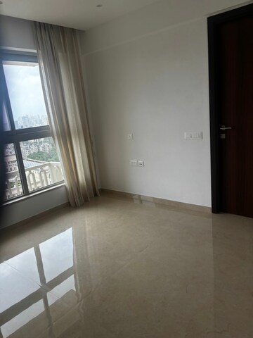 Room in 1 BHK Apartment at Hiranandani Highland, Powai – for Rent