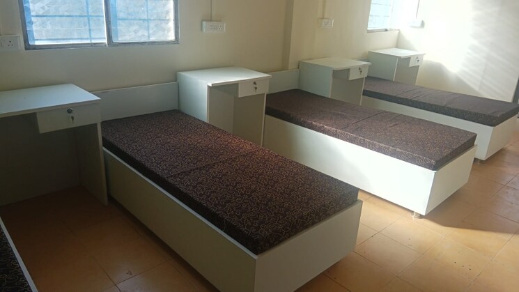 Room, senapati bapat road Pg For Girls In Senapati Bapat Road 9036434