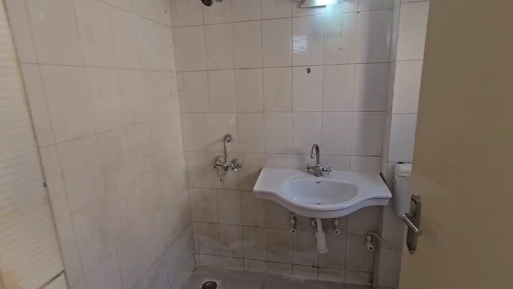 Bathroom, trehan-hill-view-garden 3 Bedroom 1389 Sq.Ft. Apartment In Alwar Bypass Road Bhiwadi 9036428