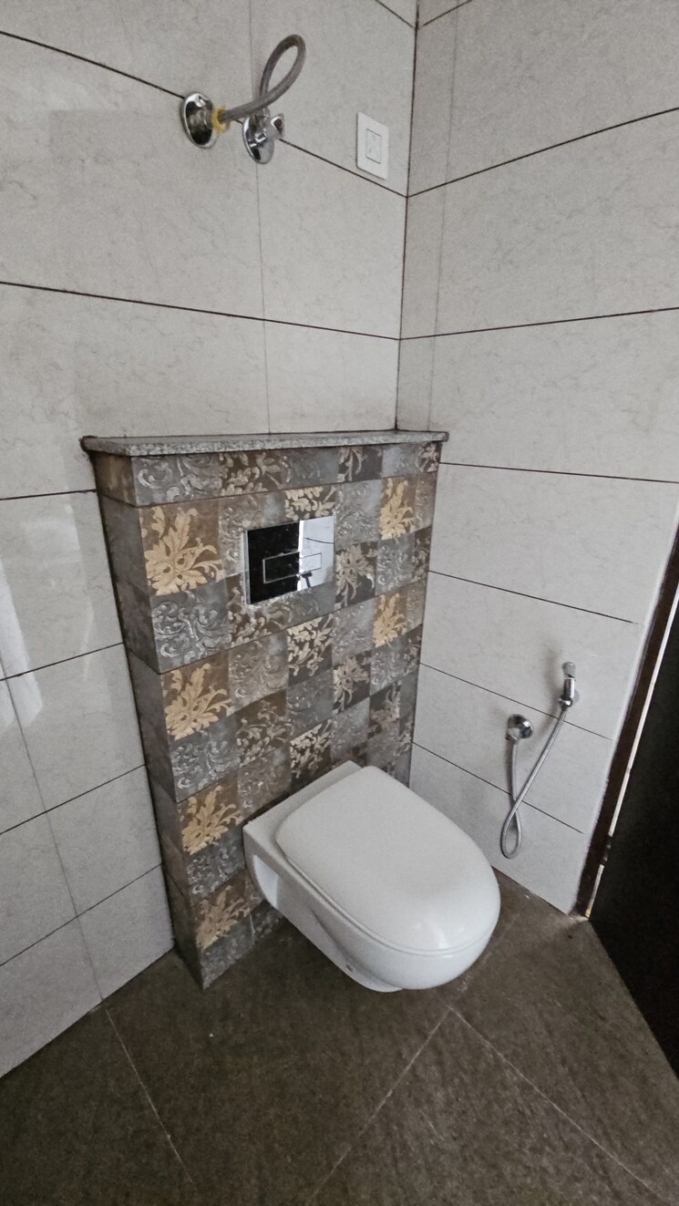 Bathroom, green-valley-residencia 3 Bedroom 1737 Sq.Ft. Apartment In Ghazipur Zirakpur 9036447
