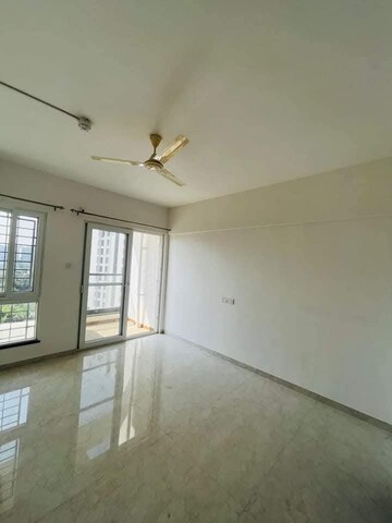 Room in 2 BHK Apartment at Majestique Towers, Kharadi – for Rent