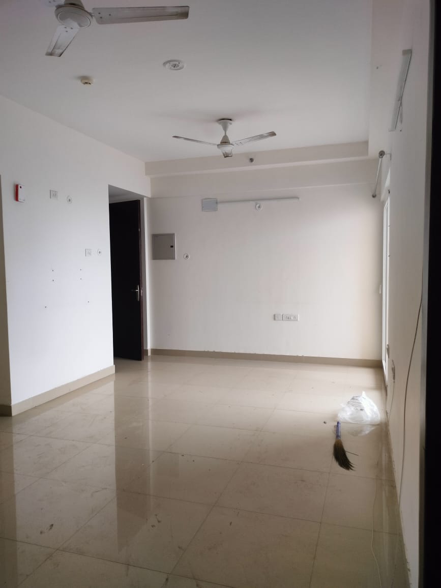 3.5 BHK + Extra Room Apartment For Rent in Gaur City 2 - 11th Avenue