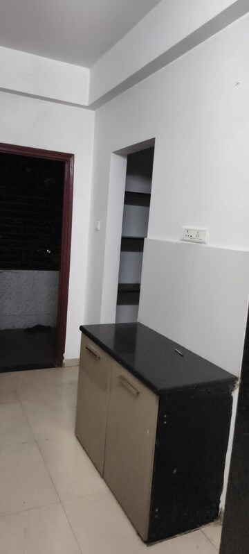 Room in 3 BHK Apartment at Mowa – for Rent