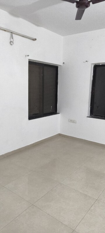 Room in 3 BHK Apartment at Mowa – for Rent