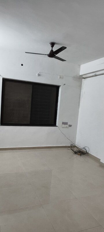 Room in 3 BHK Apartment at Mowa – for Rent