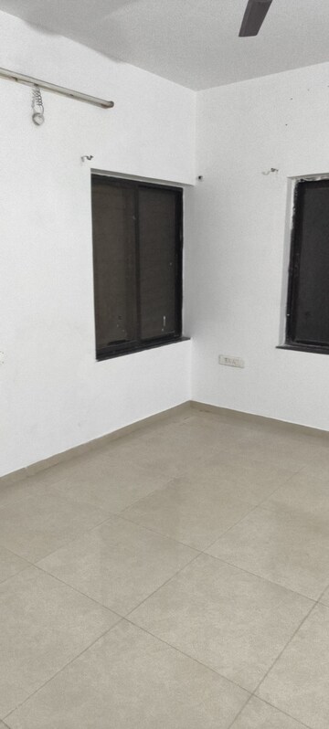 Room in 3 BHK Apartment at Mowa – for Rent