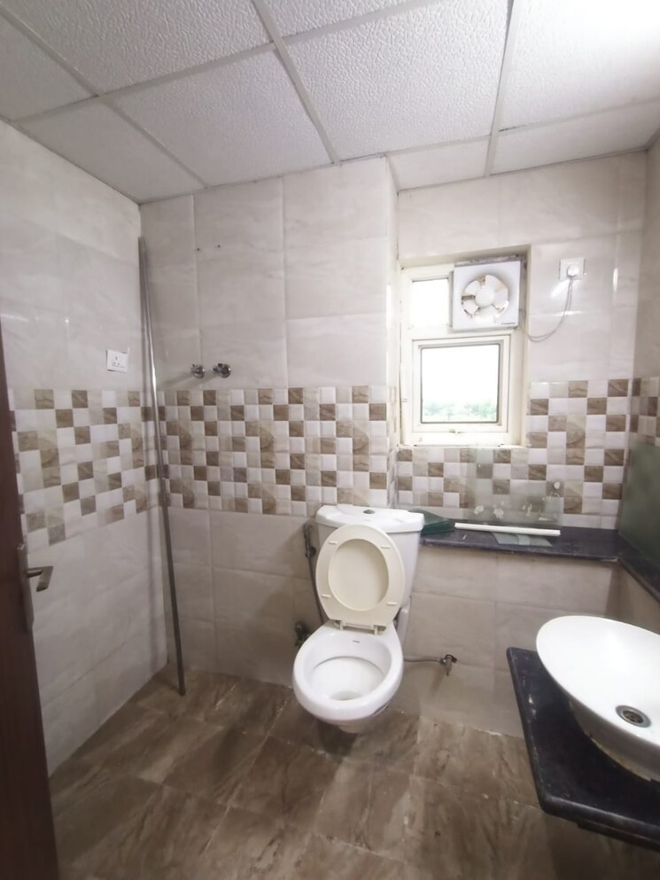 Bathroom, apex-athena 3 Bedroom 1895 Sq.Ft. Apartment In Sector 75 Noida 9036486