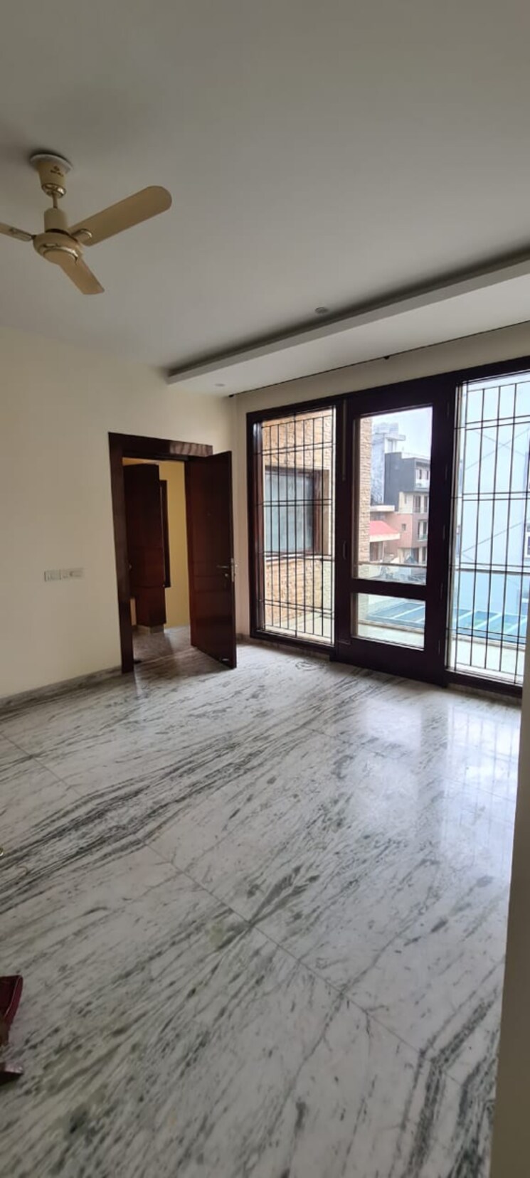 Room, sector 43 3 Bedroom 1975 Sq.Ft. Builder Floor In Sector 43 Gurgaon 9036537