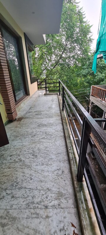 Balcony in 3 BHK Builder Floor at Sector 43 – for Rent