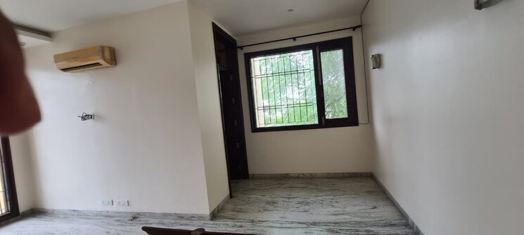 Room, sector 43 3 Bedroom 1975 Sq.Ft. Builder Floor In Sector 43 Gurgaon 9036537