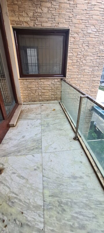 Balcony in 3 BHK Builder Floor at Sector 43 – for Rent