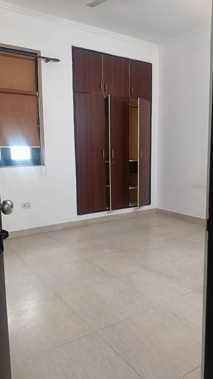 2 BHK + Servant Room Builder Floor For Rent in Sector 30