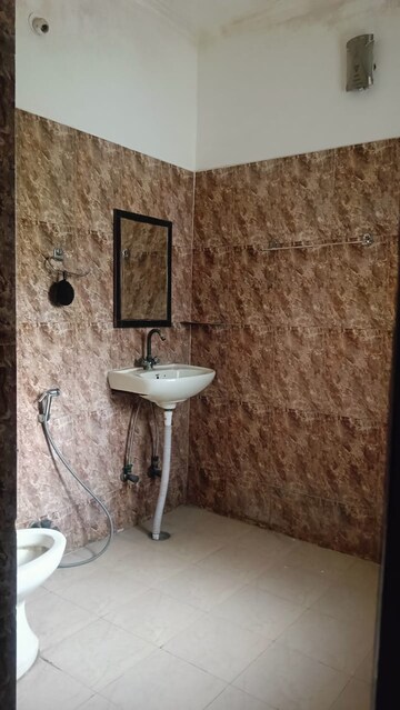 Bathroom in 2 BHK Builder Floor at Sector 30 – for Rent