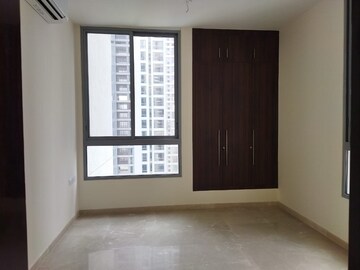 Room in 3 BHK Apartment at Piramal Vaikunth, Balkum Pada – for Rent
