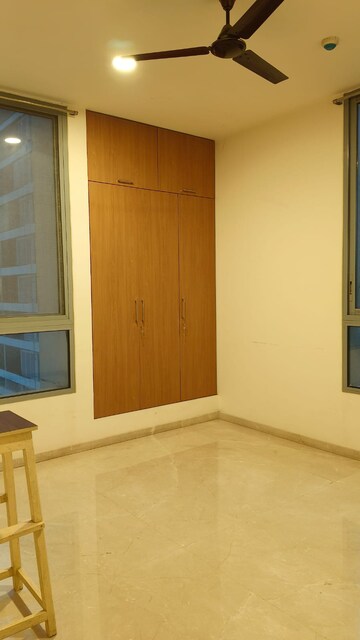Room in 3 BHK Apartment at Piramal Vaikunth, Balkum Pada – for Rent