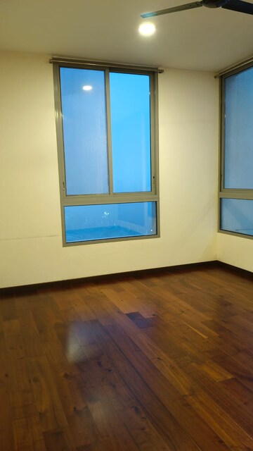 Room in 3 BHK Apartment at Piramal Vaikunth, Balkum Pada – for Rent