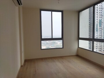 Room in 3 BHK Apartment at Piramal Vaikunth, Balkum Pada – for Rent