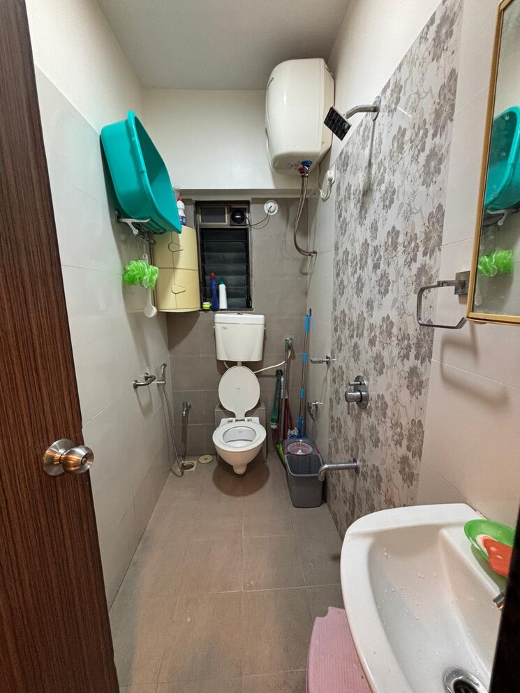 Bathroom, spark-mogra-vikas-chs 2 Bedroom 618 Sq.Ft. Apartment In Andheri East Mumbai 9036547