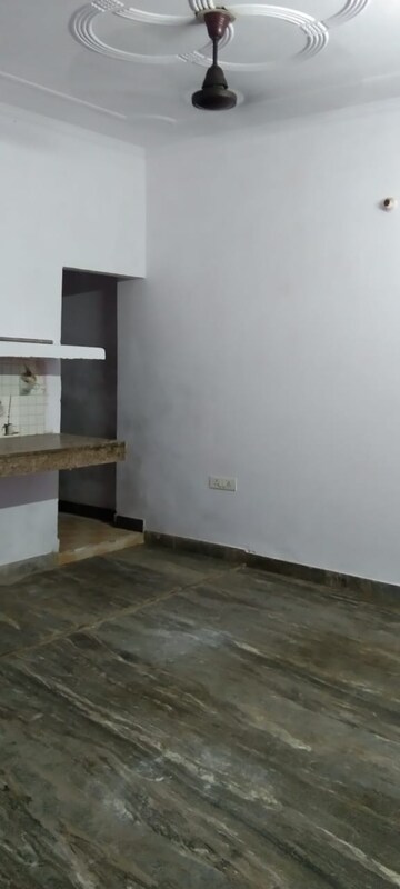 Room in 1 BHK Builder Floor at Kishangarh – for Rent