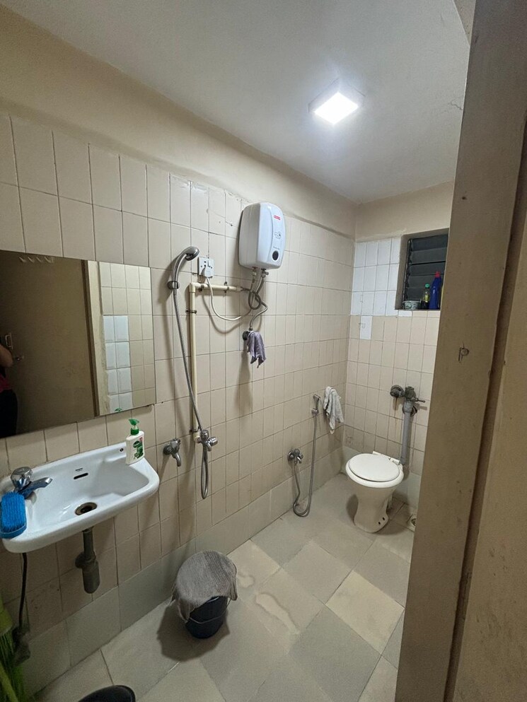 Bathroom, falcon-castle 2 Bedroom 850 Sq.Ft. Apartment In Lower Parel Mumbai 9036565