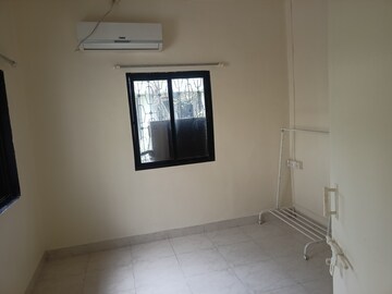 Room in 1.5 BHK Apartment at Adarsh Nagar Society, Worli – for Rent