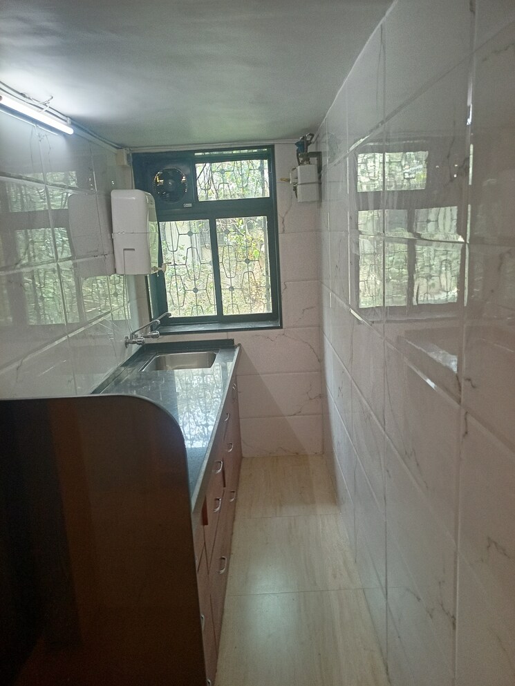 Balcony, adarsh-nagar-society 1.5 Bedroom 450 Sq.Ft. Apartment In Worli Mumbai 9036571