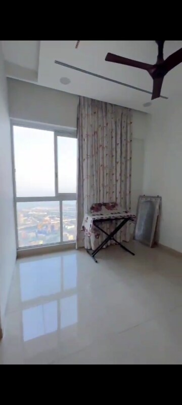 Room in 3 BHK Apartment at Paresh And Abhiraj Pujara Cresenzo Residences, Vile Parle West – for Rent