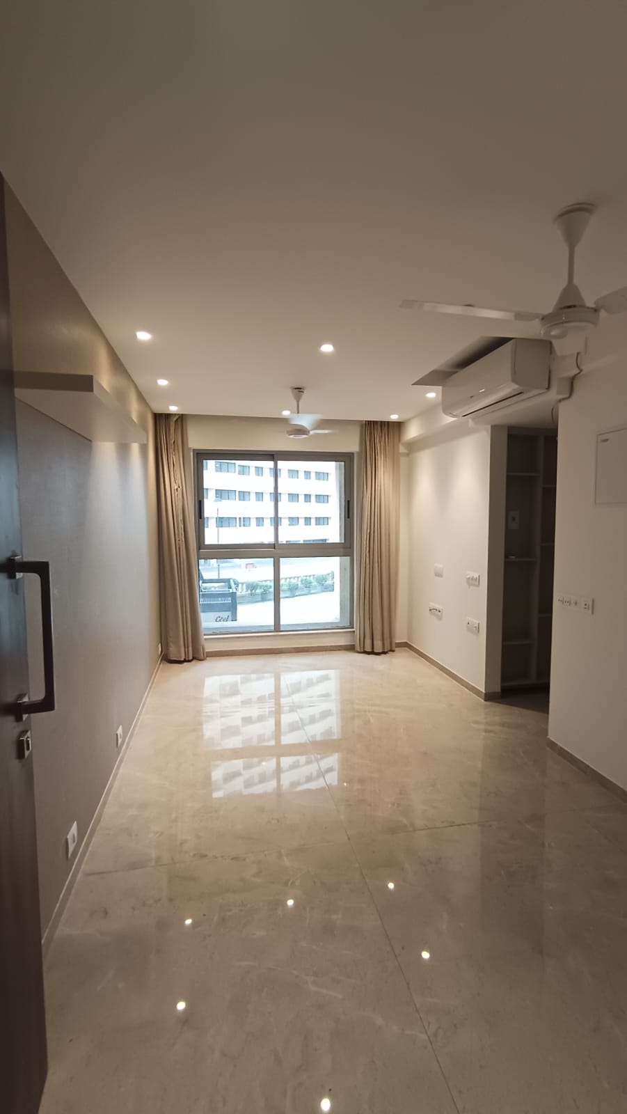 1 BHK Apartment For Rent in Hiranandani Regent Hill