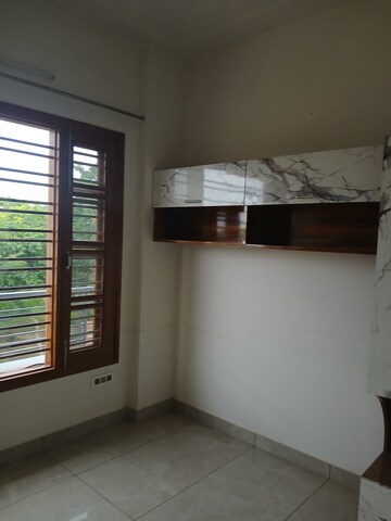 Room in 3.5 BHK Builder Floor at Sector 1-4 – for Rent