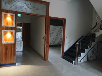 Room in 3.5 BHK Builder Floor at Sector 1-4 – for Rent