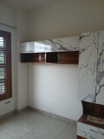 Room in 3.5 BHK Builder Floor at Sector 1-4 – for Rent