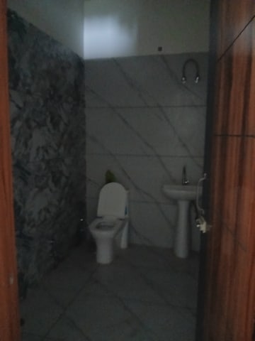 Furnished Amenities in 3.5 BHK Builder Floor at Sector 1-4 – for Rent