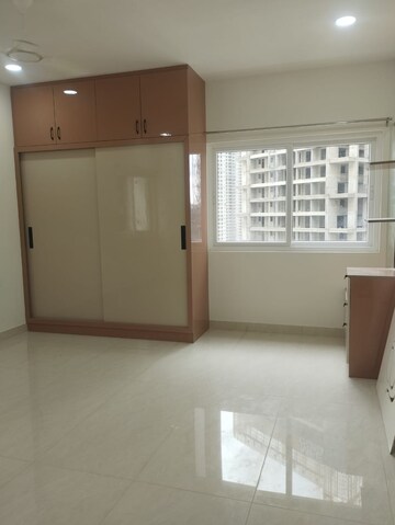 Room in 3 BHK Apartment at Prestige Beverly Hills, Kokapet – for Rent