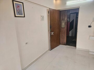 Room in 1 BHK Apartment at New Jay Palace, Yari Road – for Rent