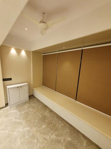 Room in 1 BHK Apartment at Versova – for Rent