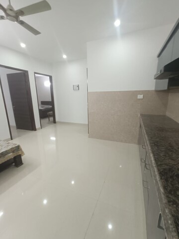 Room in 2 BHK Builder Floor at Sector 40 – for Rent