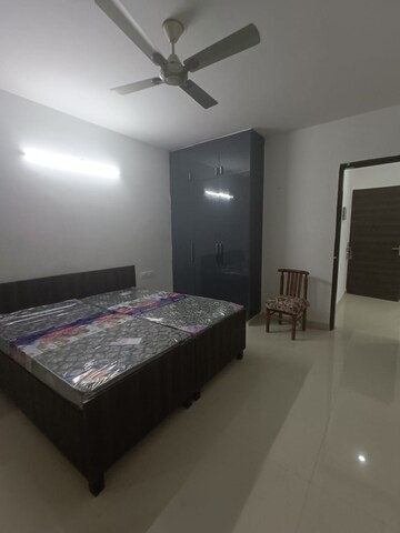 Bedroom in 2 BHK Builder Floor at Sector 40 – for Rent
