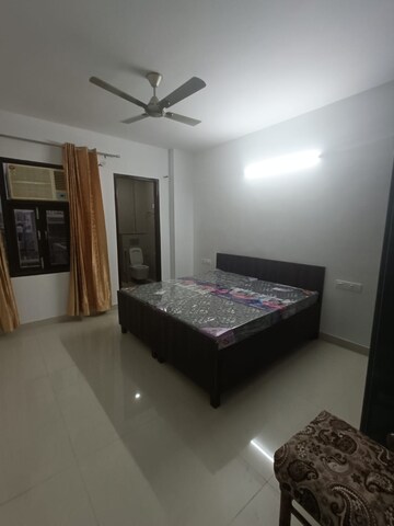 Bedroom in 2 BHK Builder Floor at Sector 40 – for Rent