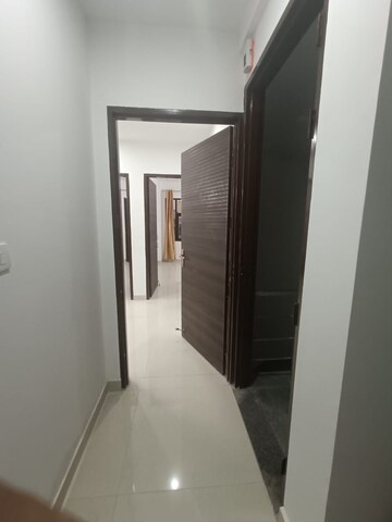 Building Lobby in 2 BHK Builder Floor at Sector 40 – for Rent