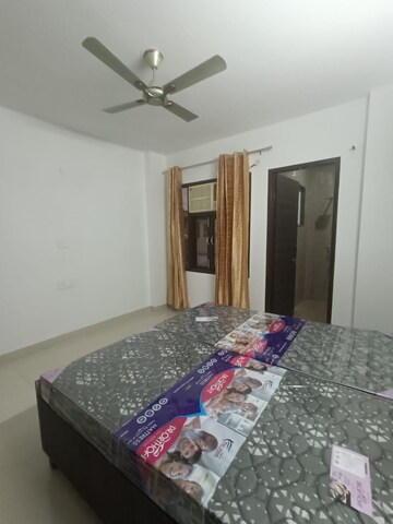 Bedroom in 2 BHK Builder Floor at Sector 40 – for Rent